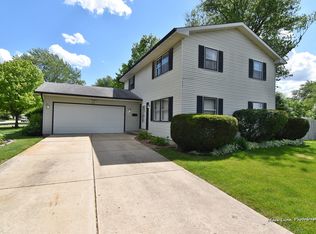 1720 Heather Dr, Aurora, IL 60506