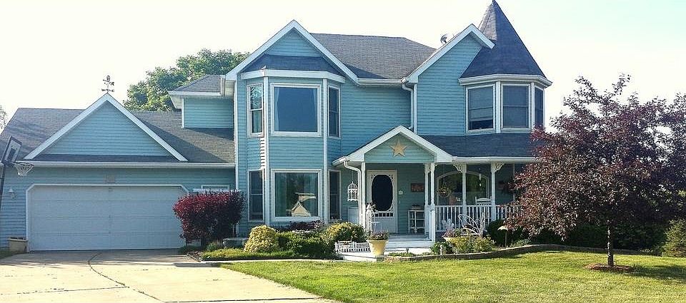 2nd image of 214 NW Somerset Ct