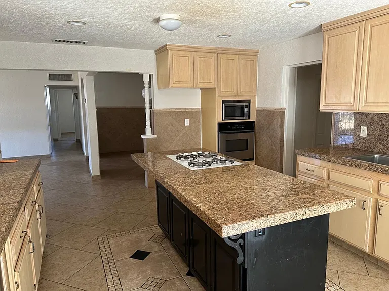 6013 W Laurie Ln — Photo 3