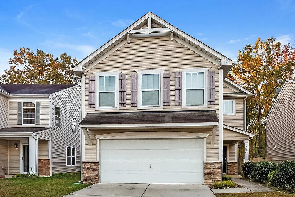 3 bed, 2.5 bath, 2008 sqft, $2,040 — Photo 1