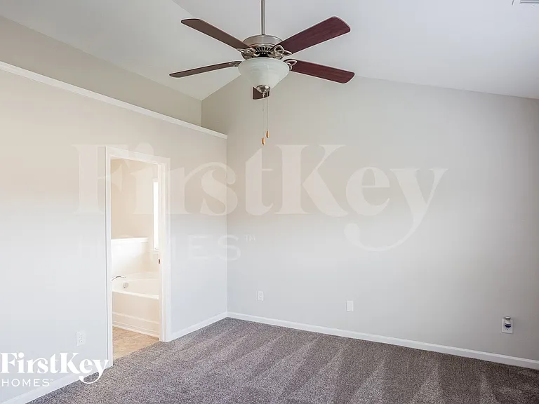 104 Tasman Dr — Photo 8