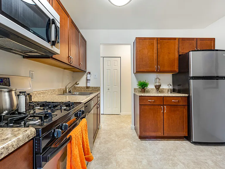 Annapolis Roads Apartments — Photo 12