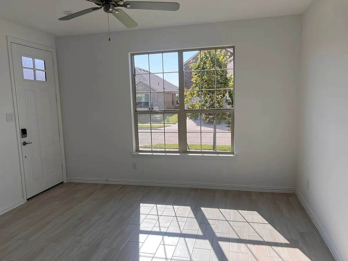 Building Photo - 8316 Catalpa Ln