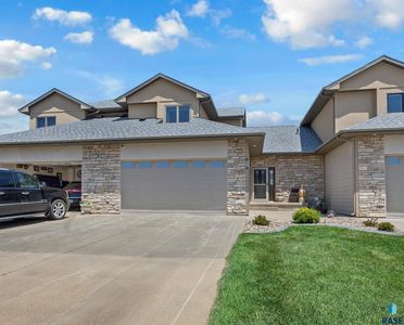 6014 Sunset Blvd, Madison, SD, 57042