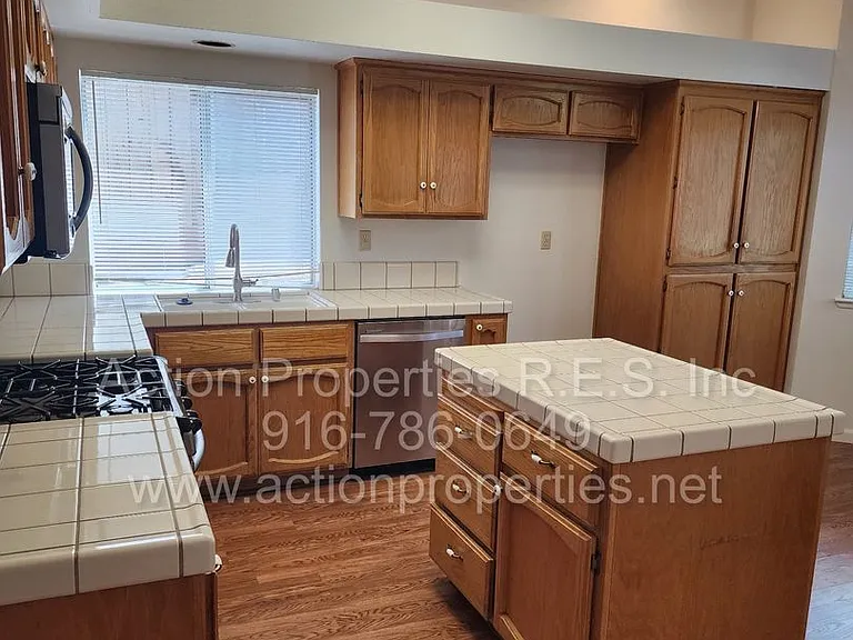 1417 Hurlston Way — Photo 27