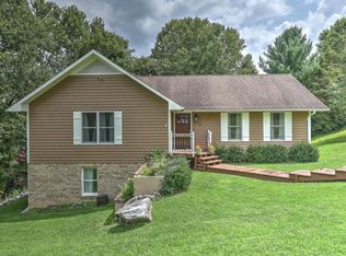 3708 Meadow Green Dr, Johnson City, TN 37601