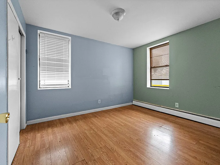 817 10th St #B2 — Photo 2