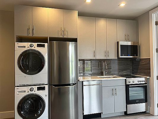 1st image of 228 E 116th St APT 22