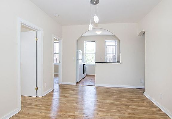 4th image of 12-34 30th Ave #2R