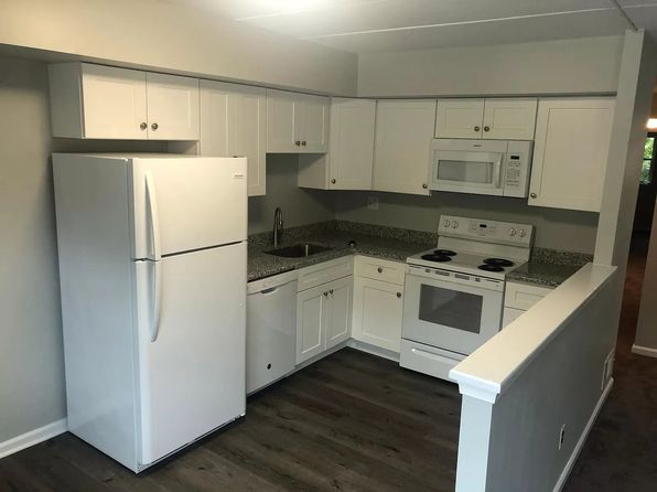 646 Country Ln Unit A