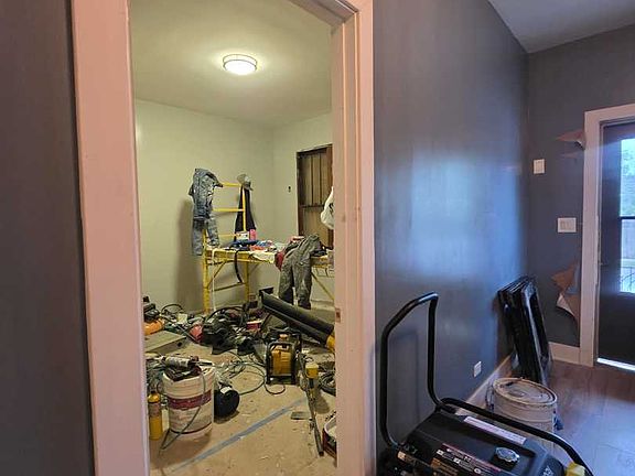 4th image of 1220 W 74th St