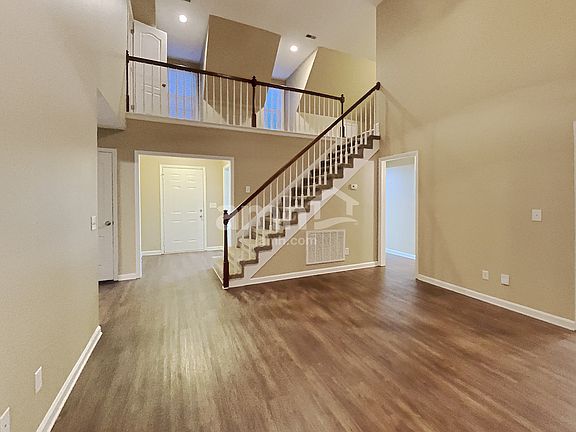 4th image of 323 Braxton Dr