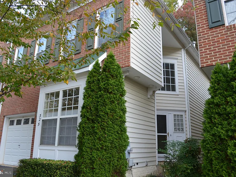 325 Winter Walk Dr — Photo 2