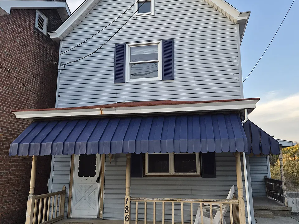 186 Main St