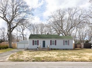 102 Country Club Rd, Bellport, NY 11713