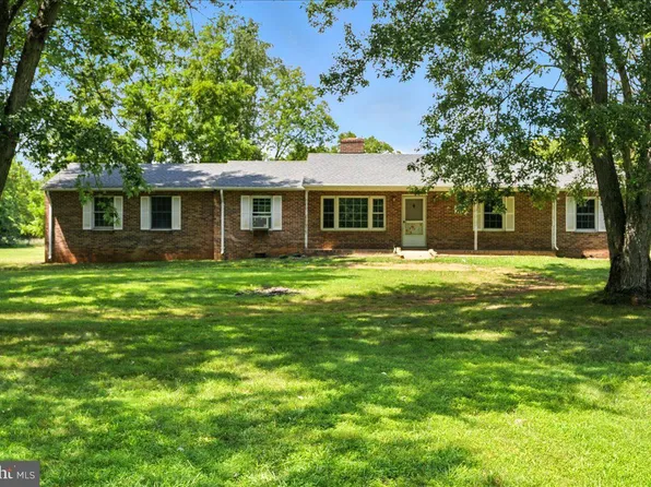 667 Crums Church Rd, Berryville, VA 22611