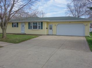 907 Coolidge Ave, Little Chute, WI 54140