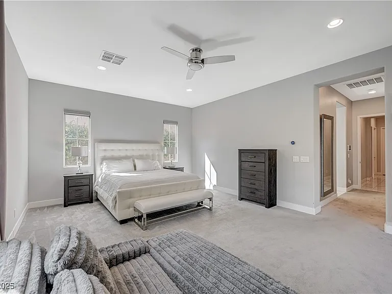 3943 Reyes Ave — Photo 40