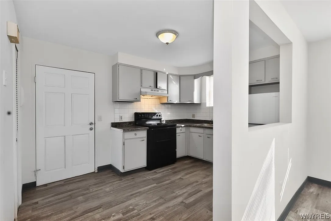2 bed, 1.0 bath, 633 sqft, $950 — Photo 2