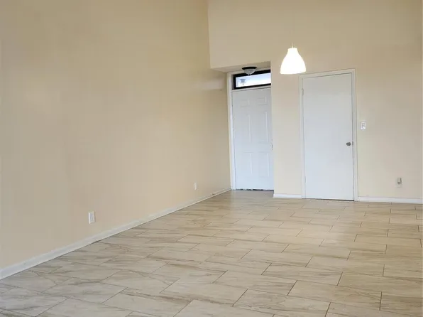 210 Lake Pointe Drive #303, Oakland Park, FL 33309