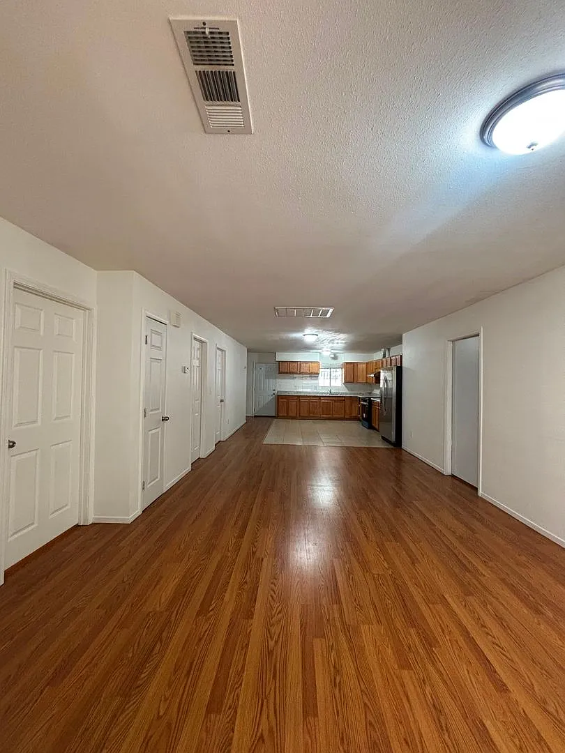 572 Lenrey Ave. — Photo 1