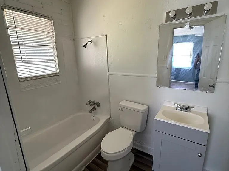 203 W Dove Ln — Photo 6