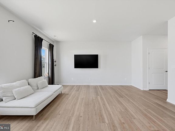 4th image of 73 Hopkins St