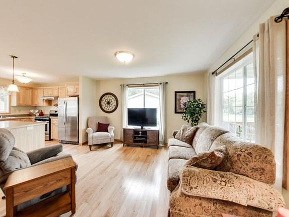 4th image of 2450 Gisella Blvd
