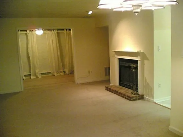 10152 Oakton Terrace Rd, Oakton, VA 22124