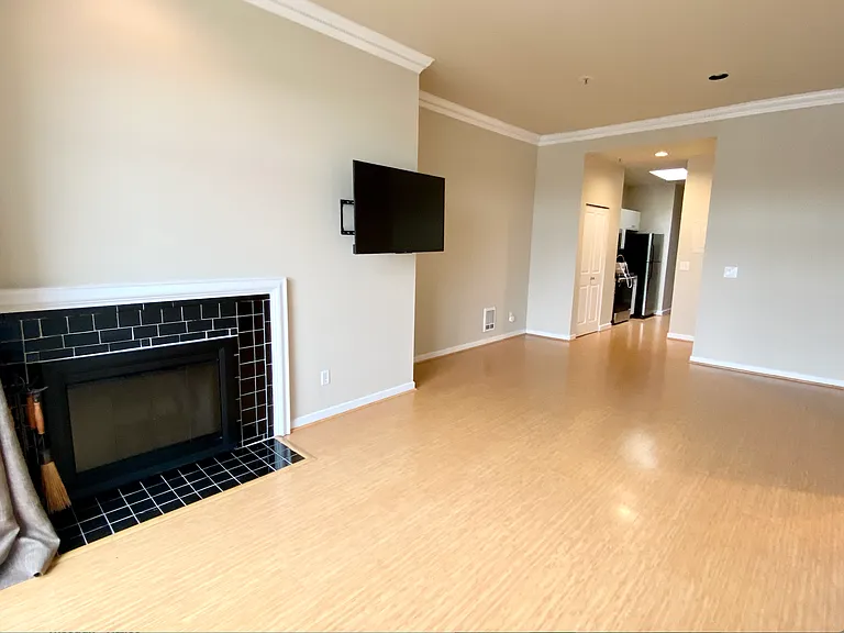 1504 Aurora Ave N #506 — Photo 9