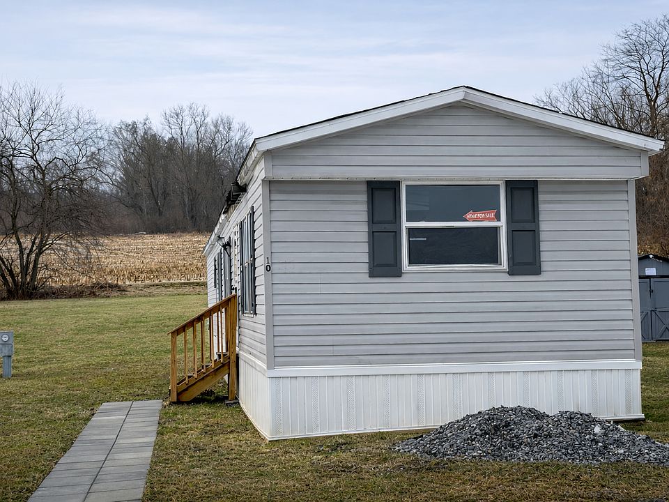 1st image of 10 Lenox Dr #10