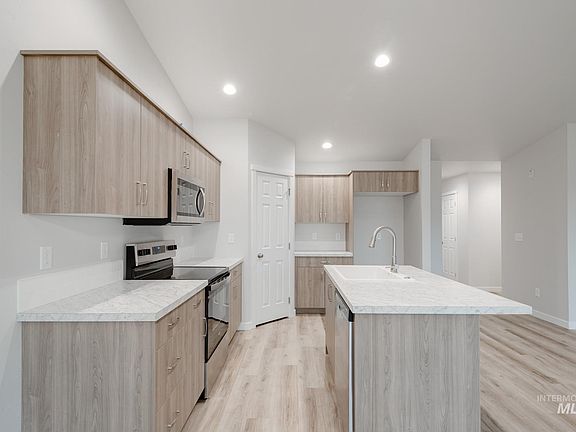 5th image of 7338 S Menzingers Ave