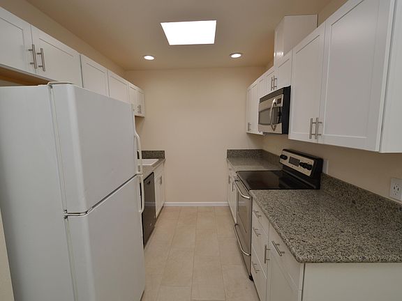 4th image of 3870 E Lee St