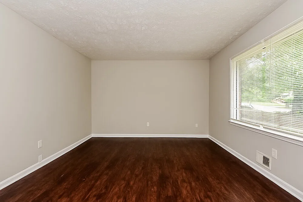 3 bed, 1.5 bath, 1300 sqft, $1,700 — Photo 4