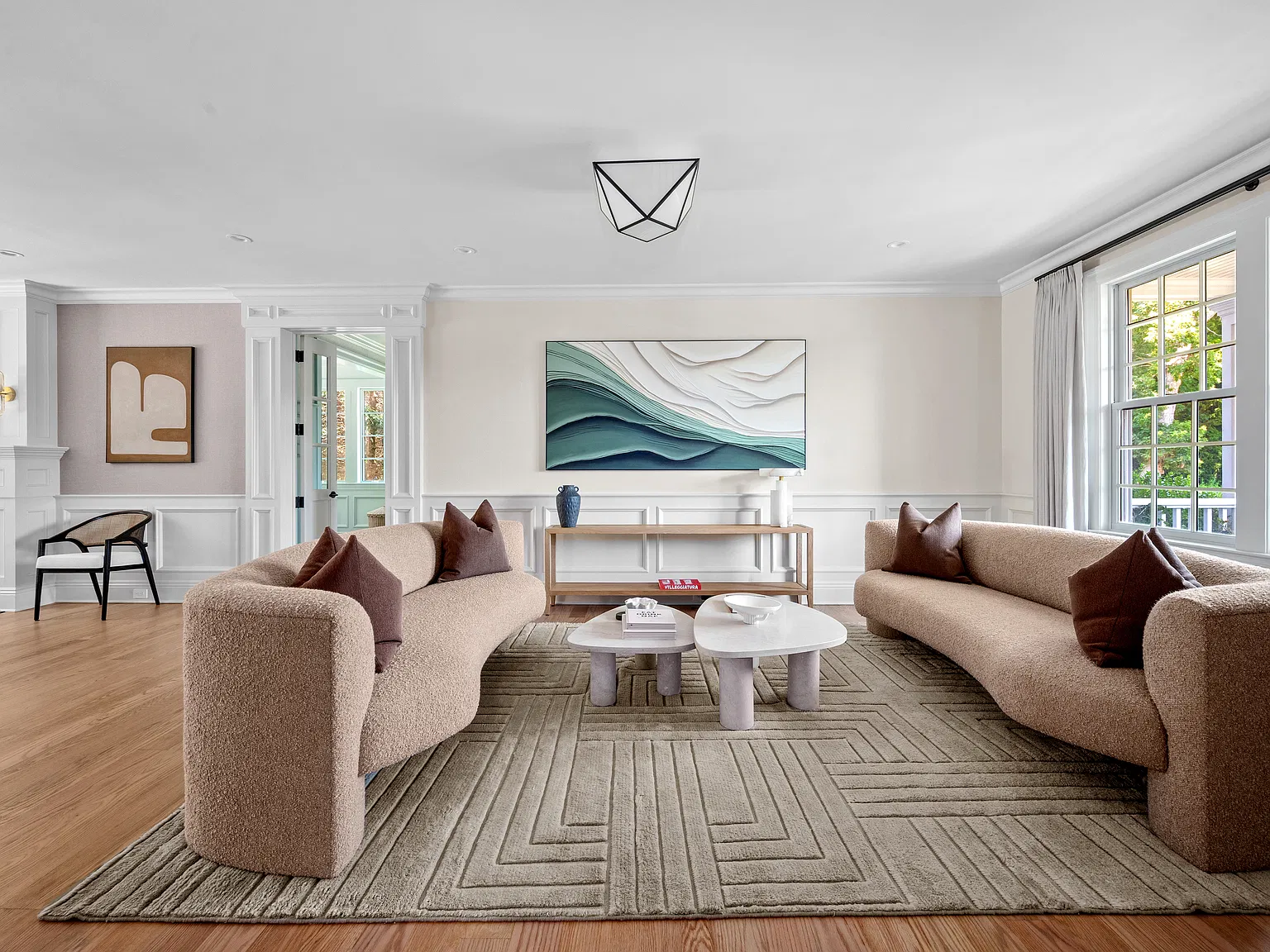 Stunning New Renovation Overlooking Polo Grounds — Photo 3