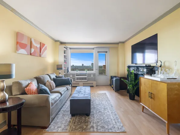 5900 Arlington Avenue image 2 of 13