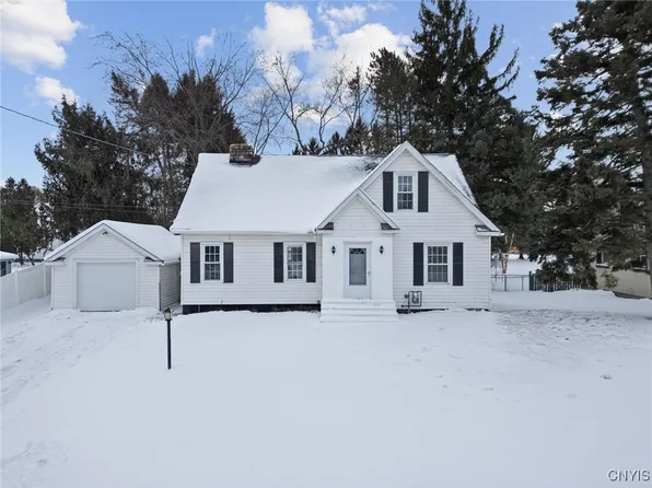 414 Exeter St, East Syracuse, NY 13057