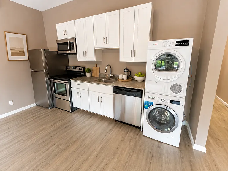 4242 Lindell — Photo 22