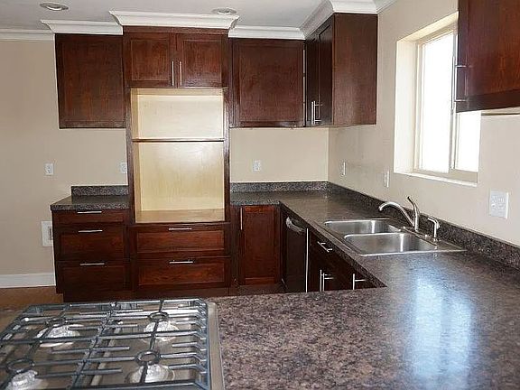 2nd image of 1005 Main St