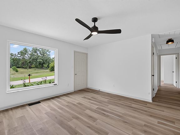 3rd image of 2305 W Beaumont Ln