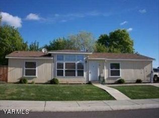 6301 Crestfields Rd, Yakima, WA 98903