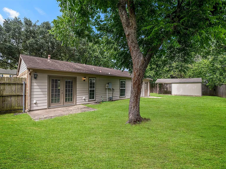10122 Green Valley Ln — Photo 18