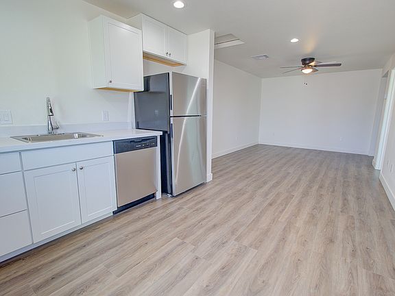 5th image of 502 W 10th St #B