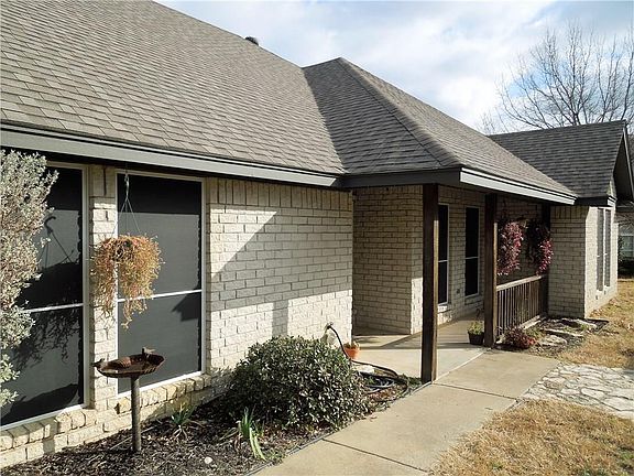 3rd image of 105 Arapaho Ct