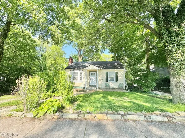 1735 Lake Ave, Elyria, OH 44035