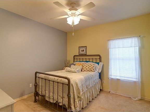 4th image of 2102 Maplewood Ct