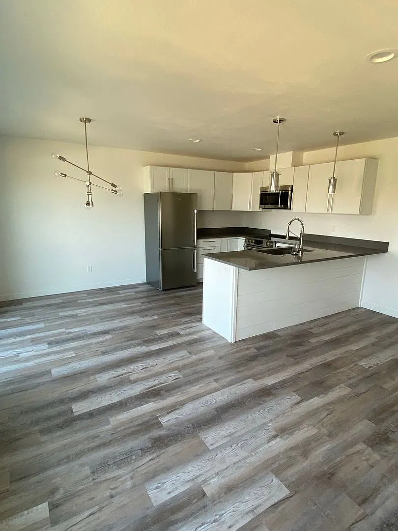 2619 E 14th St. Duplex — Photo 3