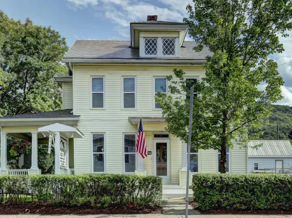 30 W Main St APT C, Elizabethville, PA 17023