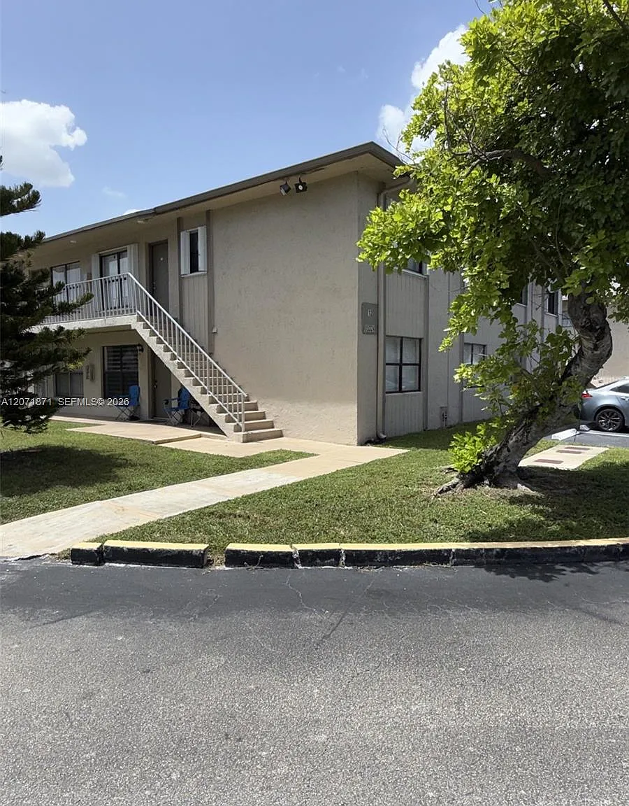 Rozland Condo — Photo 1