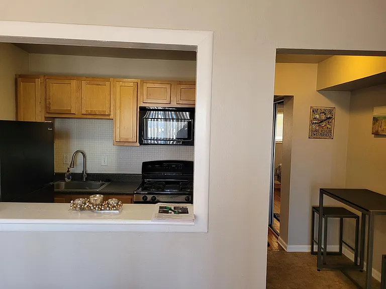 Maplewood Square Apartments — Photo 13